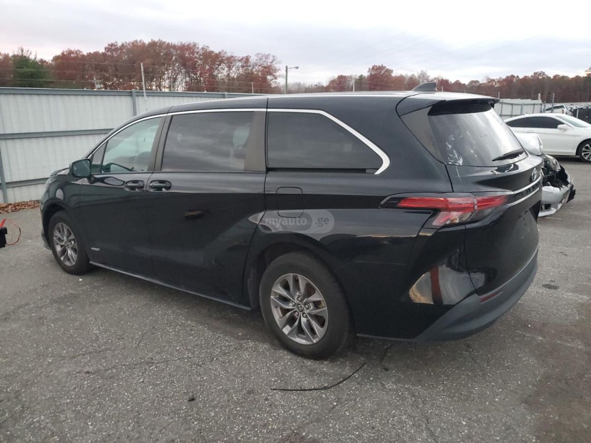 Toyota Sienna 2021 — photo 2