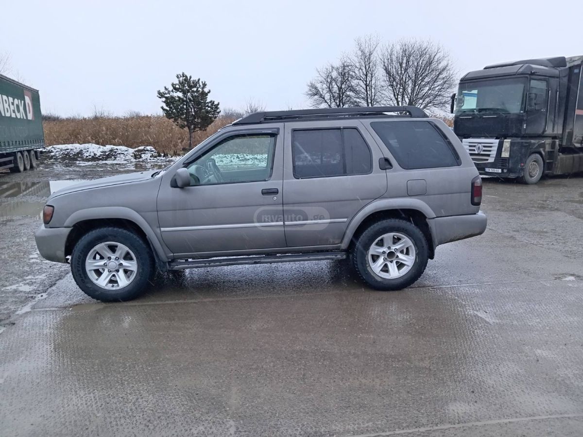 Nissan Pathfinder 2003 — photo 2