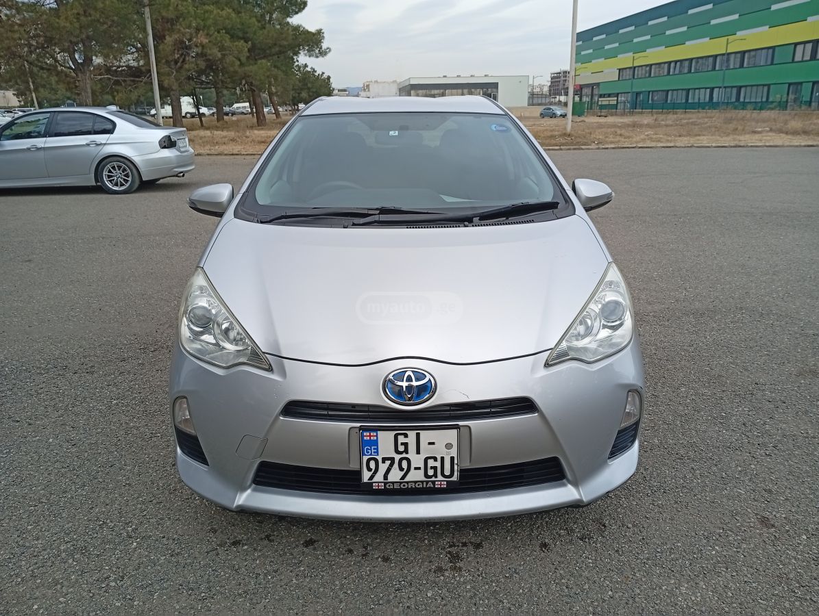 Toyota Aqua 2013 — photo 2