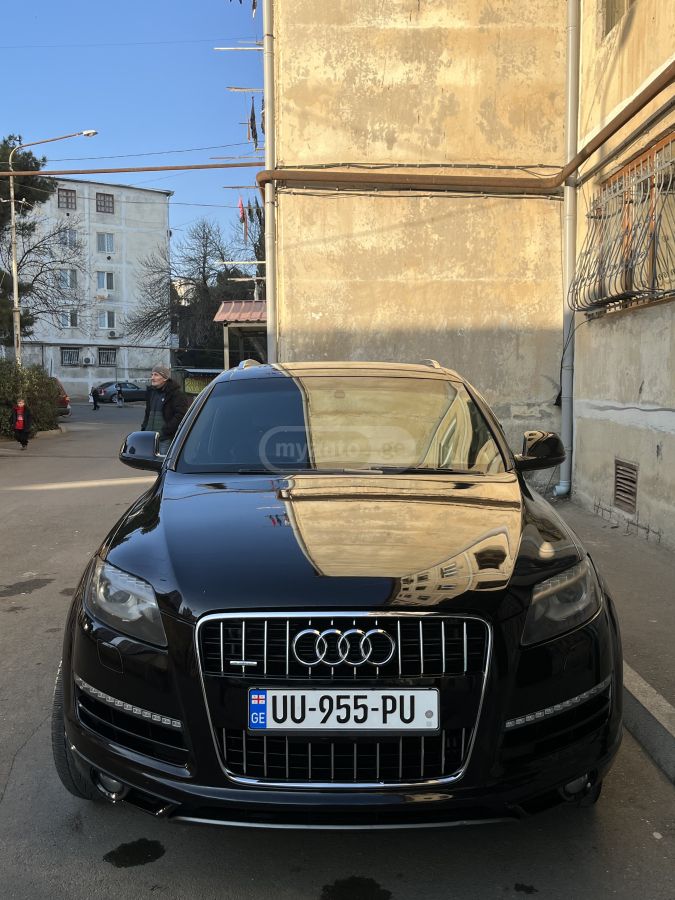 Audi Q7 2010 — photo 2