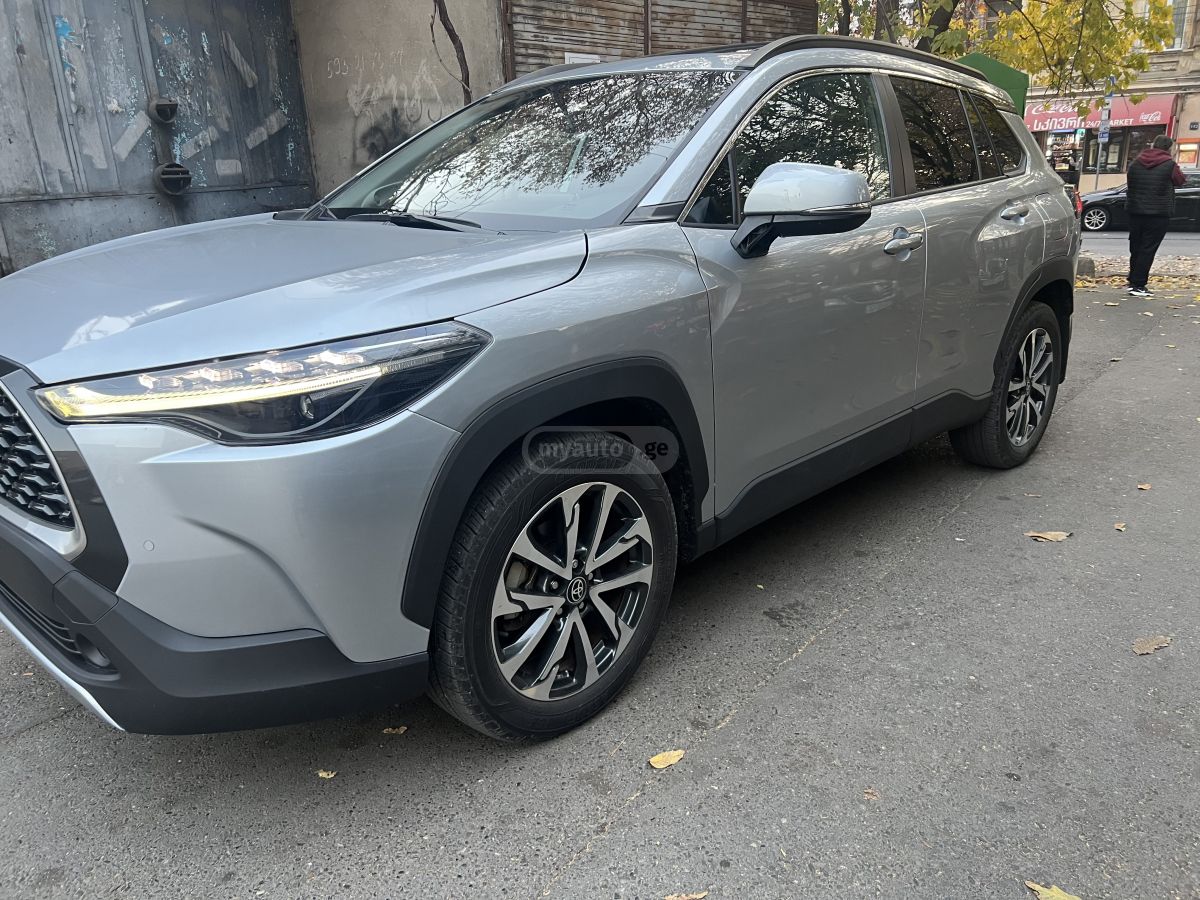 Toyota Corolla Cross 2023 — photo 2