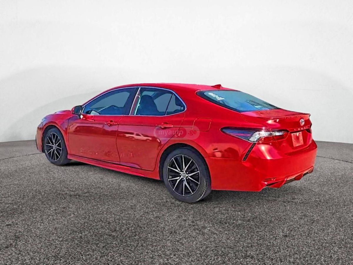 Toyota Camry 2021 — photo 2