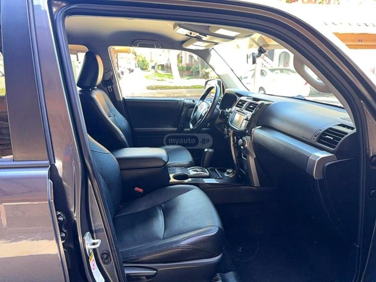 Toyota 4Runner 2018 — photo 2