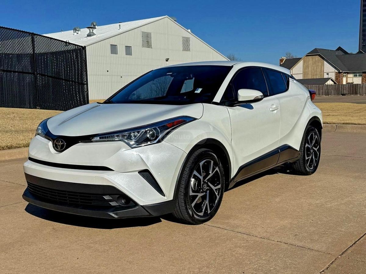Toyota C-HR 2018 — photo 2