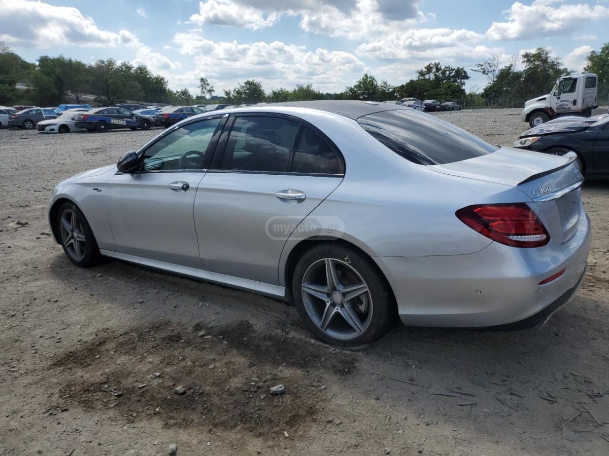 Mercedes-Benz E 300 2017 — photo 2