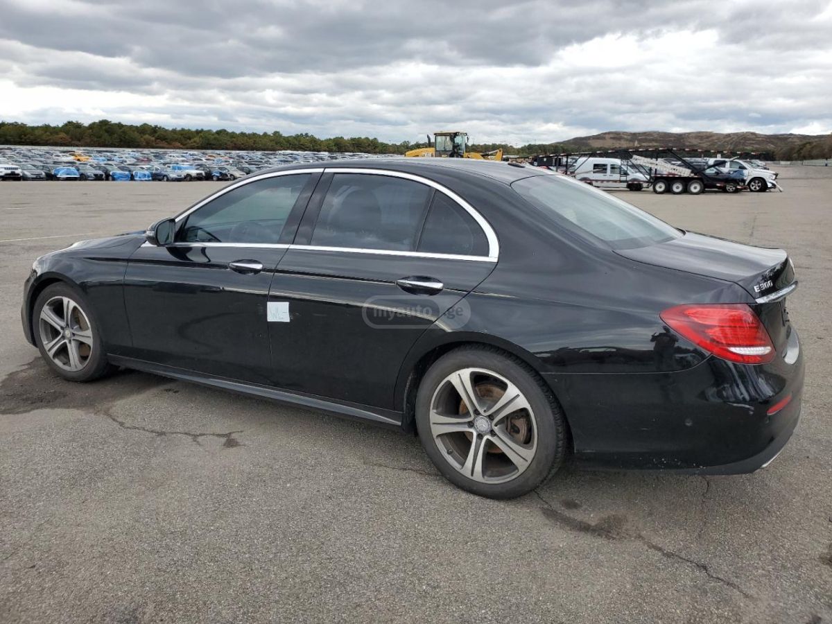 Mercedes-Benz E 300 2017 — photo 2