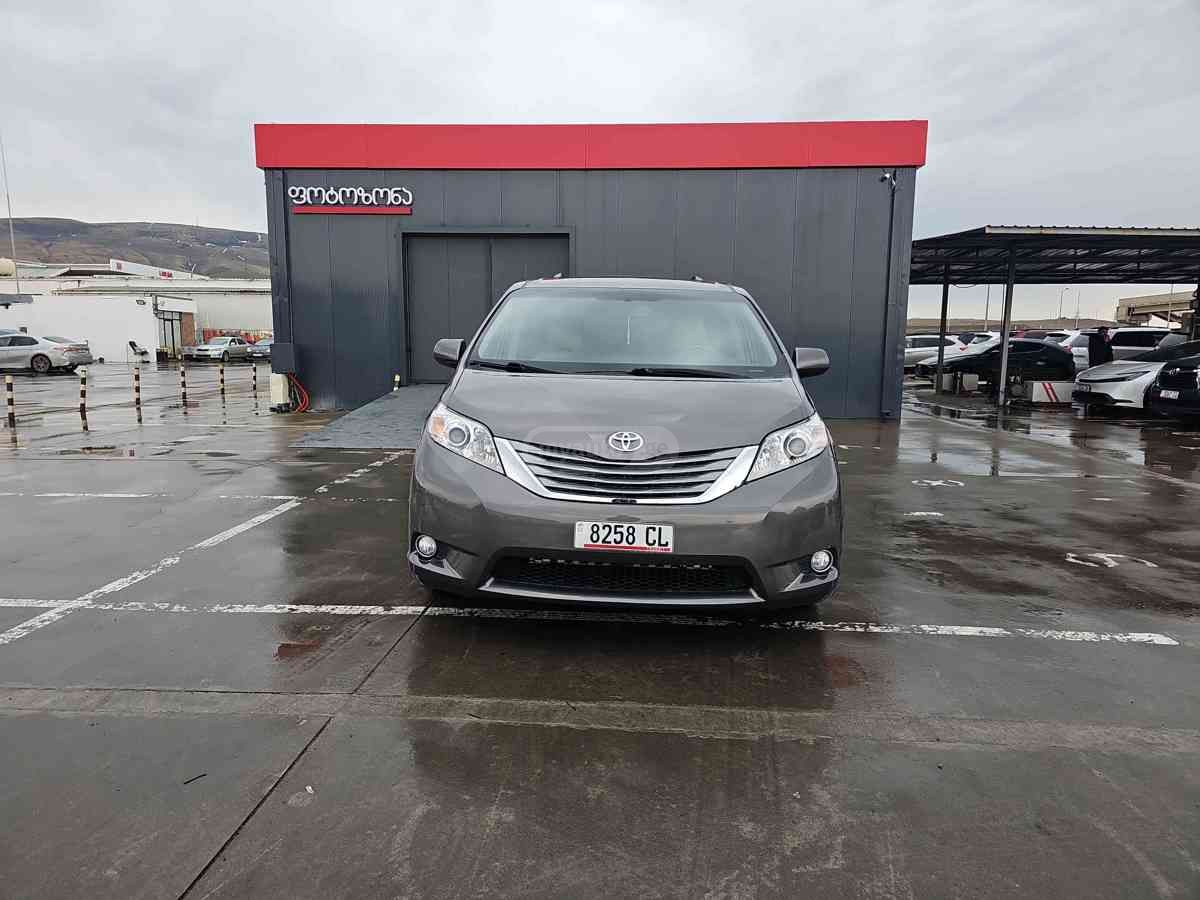 Toyota Sienna 2015 — photo 2
