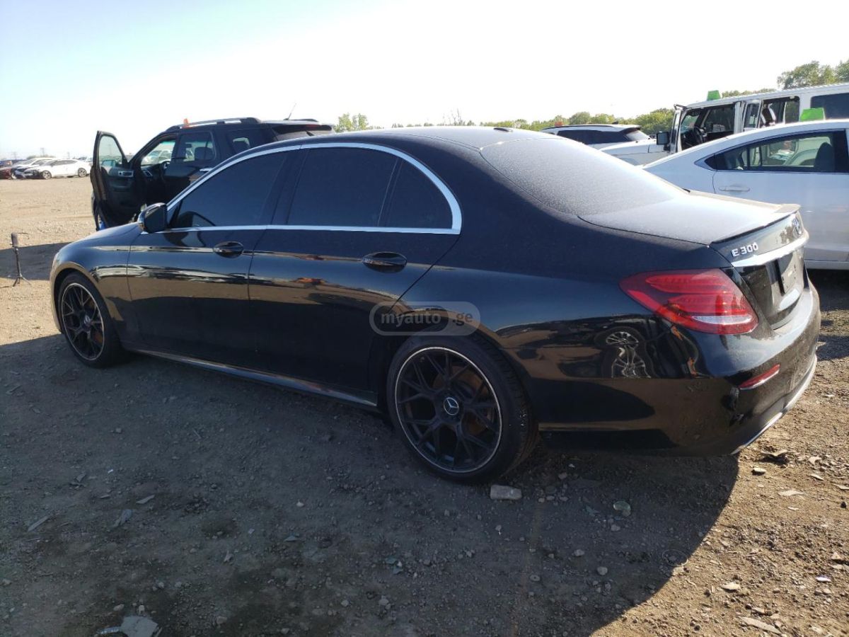 Mercedes-Benz E 300 2017 — photo 2
