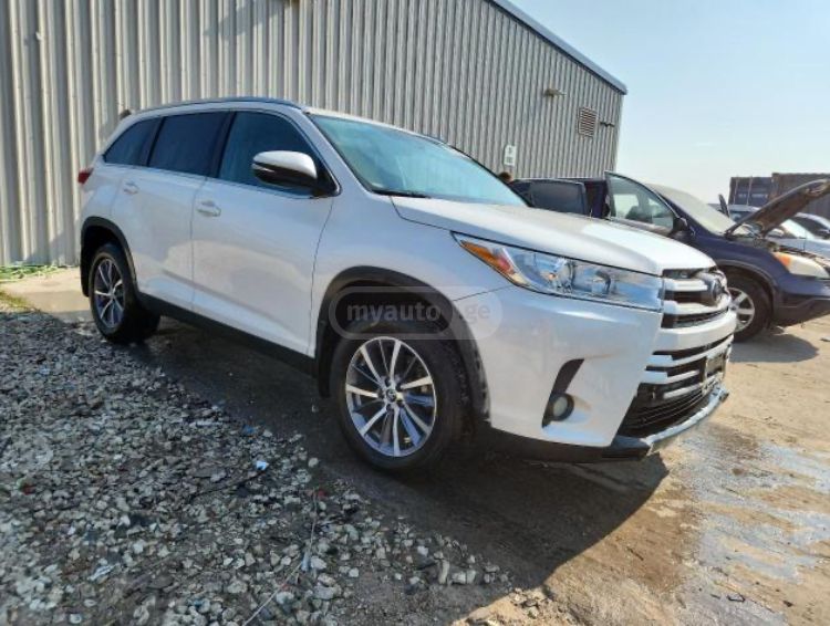 Toyota Highlander 2019 — photo 2