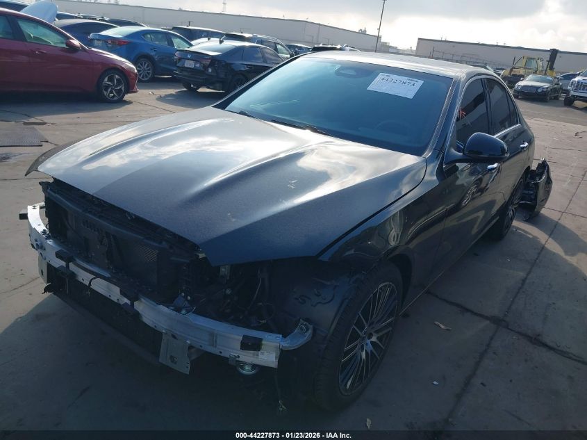 Mercedes-Benz C 300 2024 — photo 2