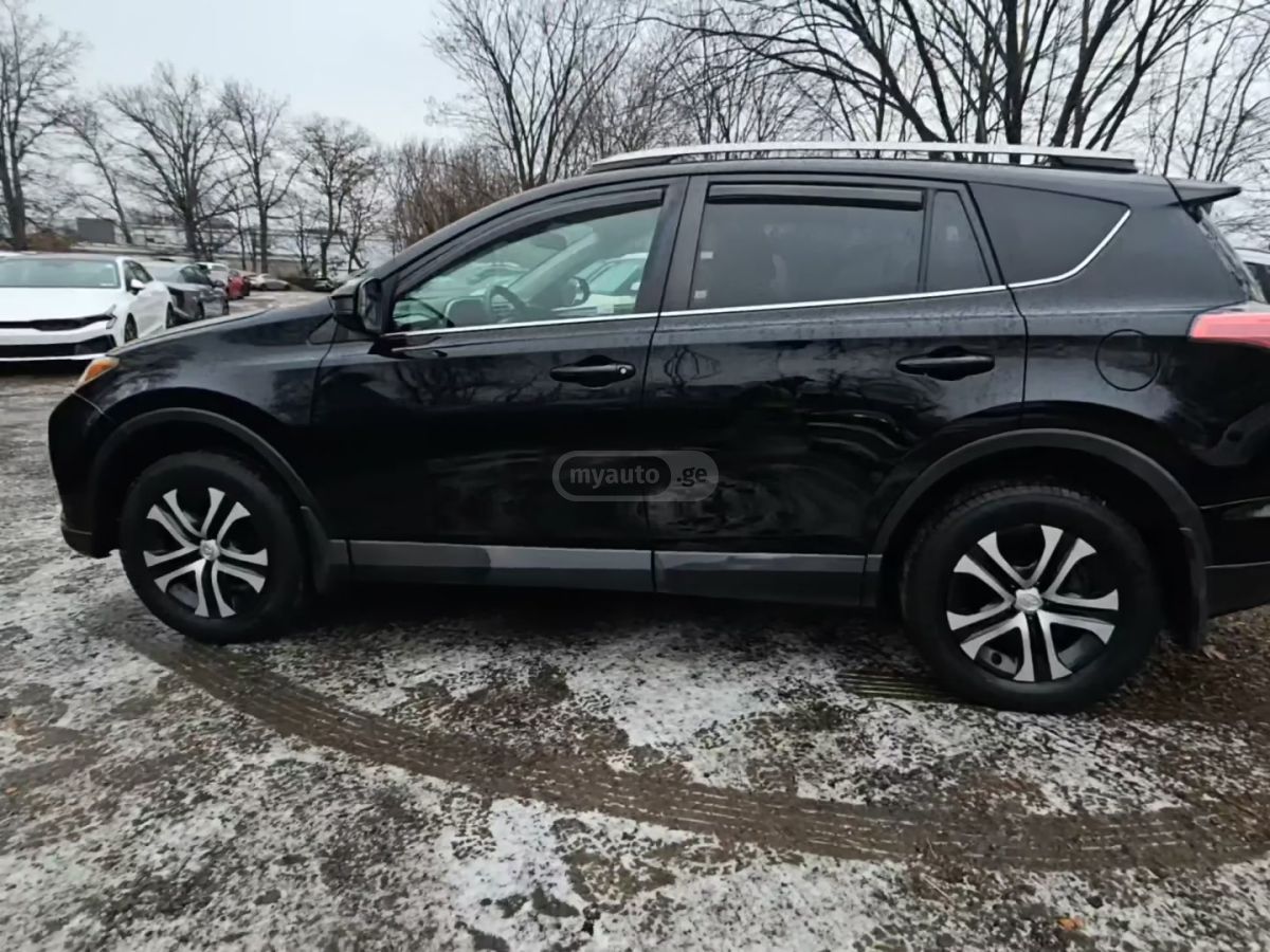 Toyota RAV4 2018 — photo 2
