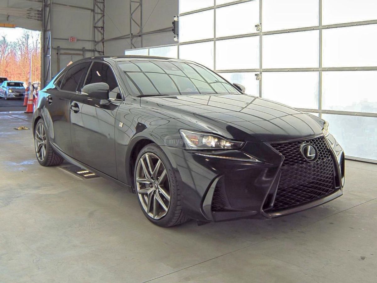 Lexus IS 300 2019 — photo 2