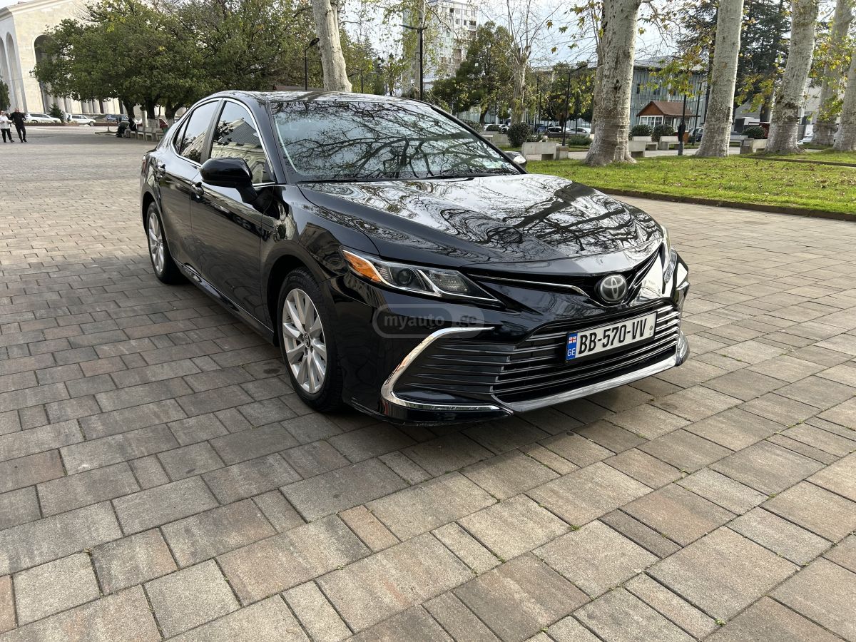 Toyota Camry 2018 — photo 2