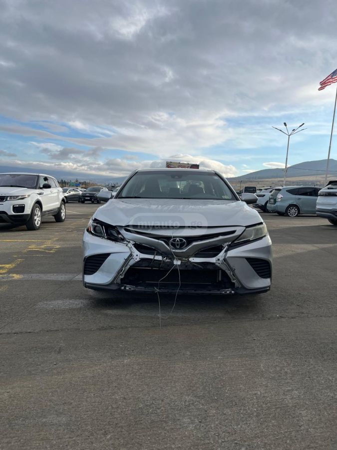 Toyota Camry 2018 — photo 2