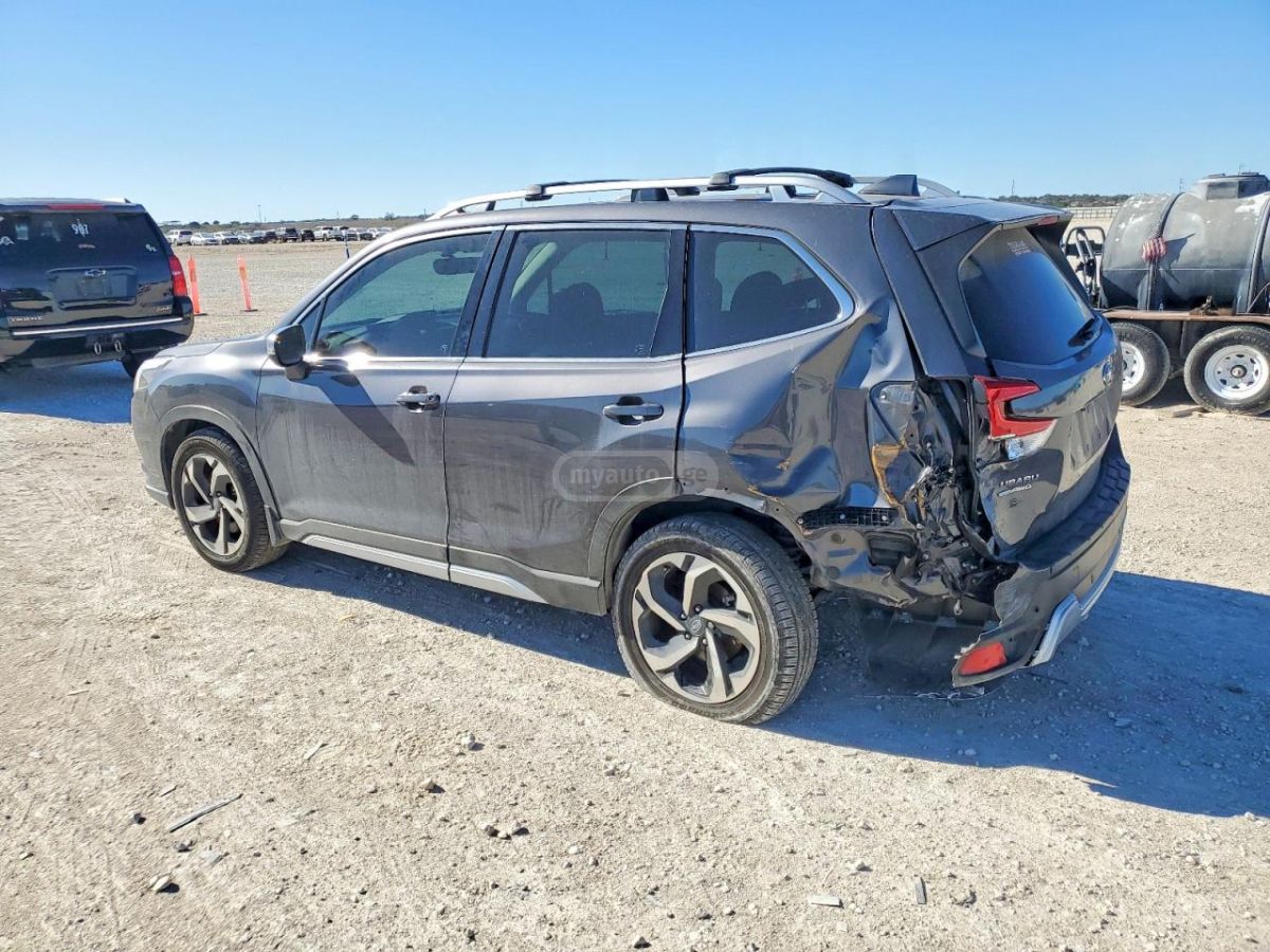 Subaru Forester 2022 — photo 2