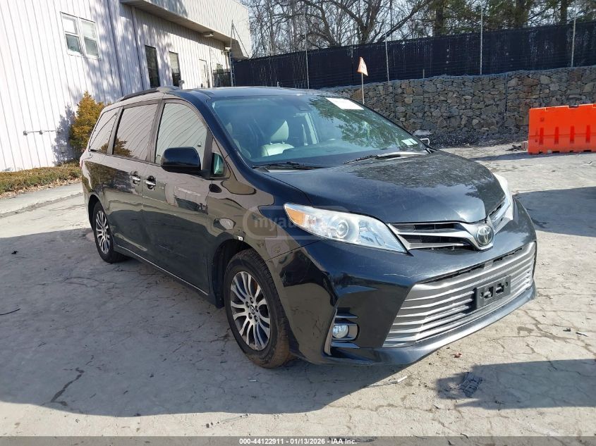 Toyota Sienna 2019 — photo 2