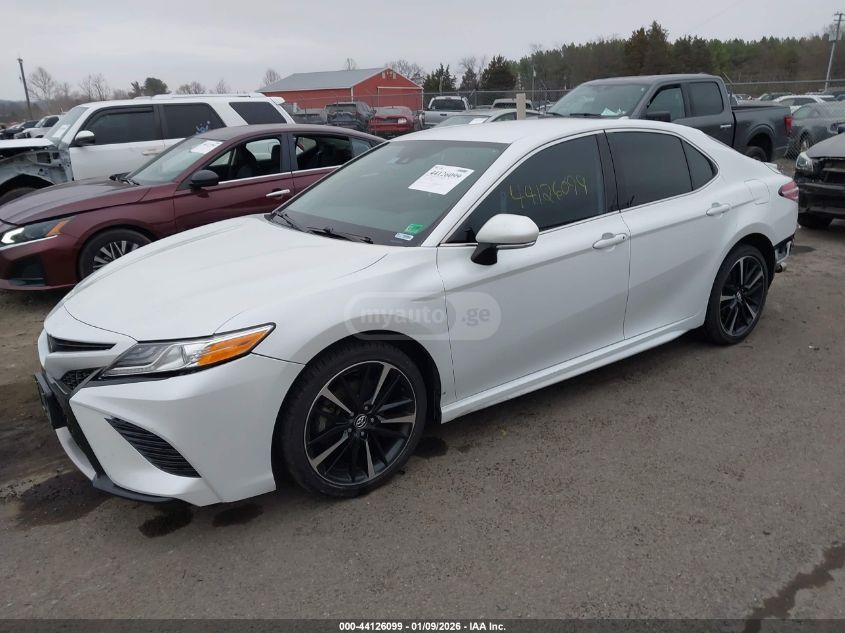 Toyota Camry 2020 — photo 2