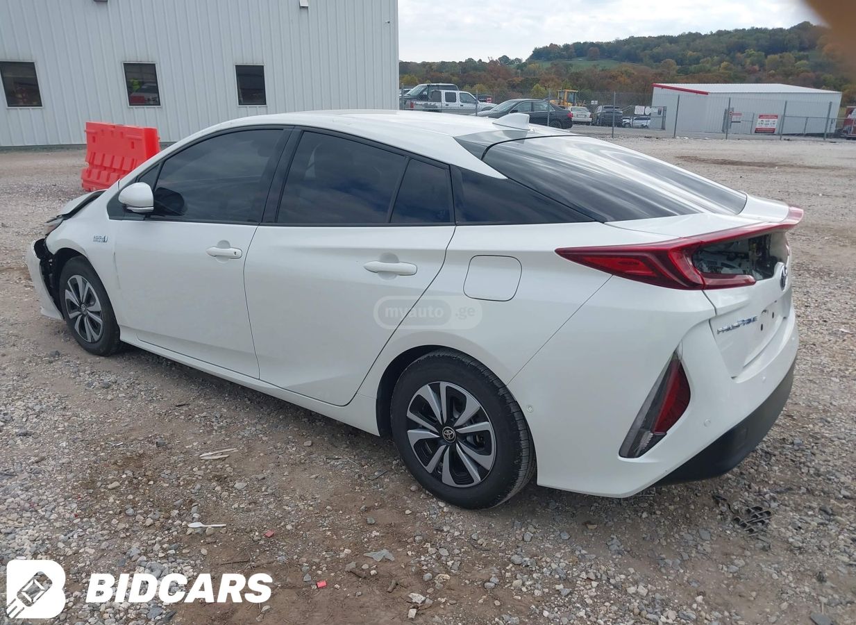 Toyota Prius 2018 — photo 2
