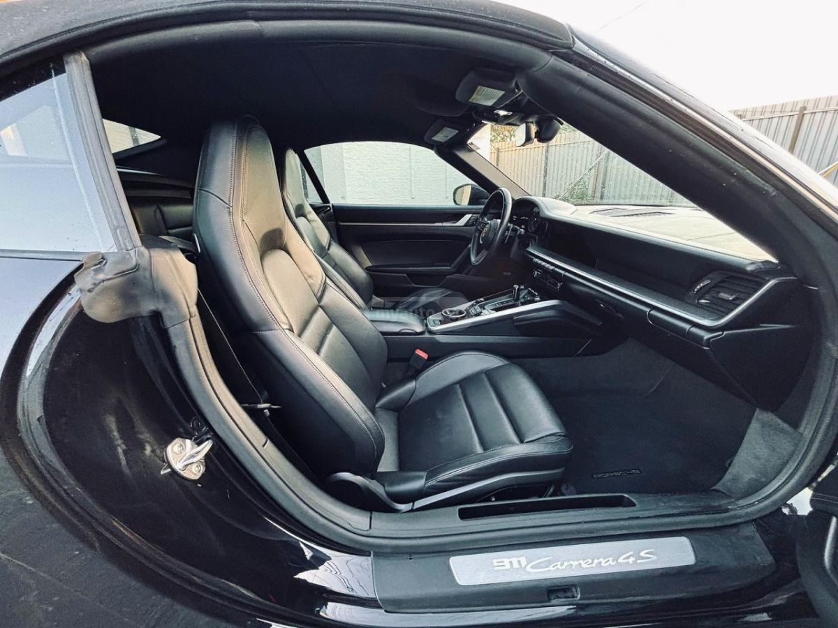 Porsche 911 2020 — photo 2
