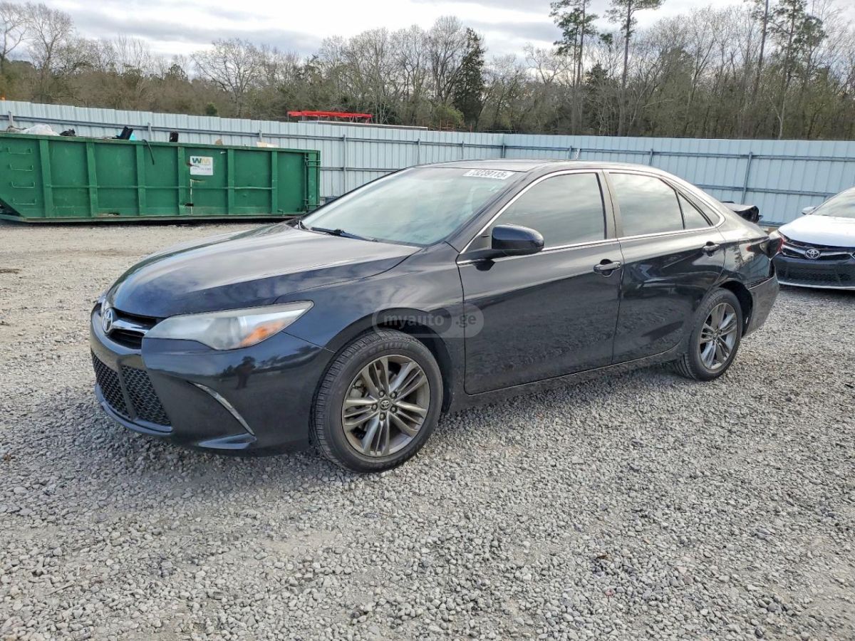 Toyota Camry 2017 — photo 2