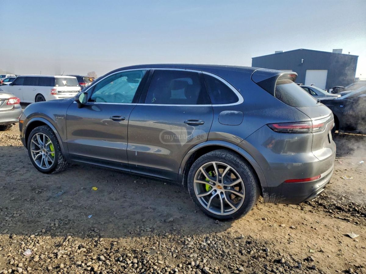 Porsche Cayenne 2019 — photo 2