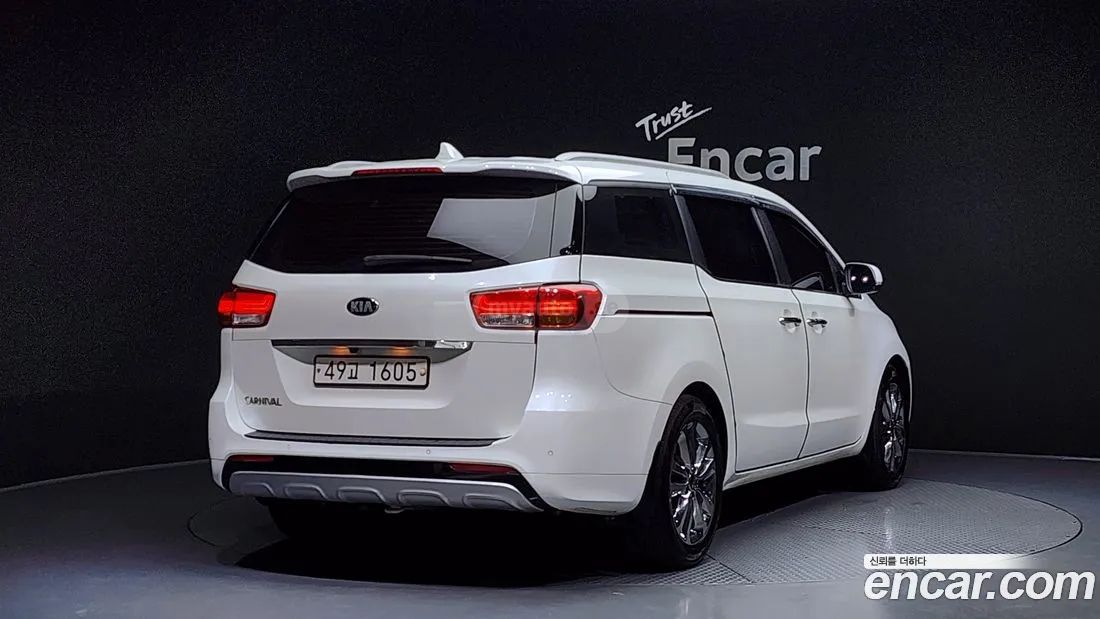 Kia Sedona 2015 — photo 2