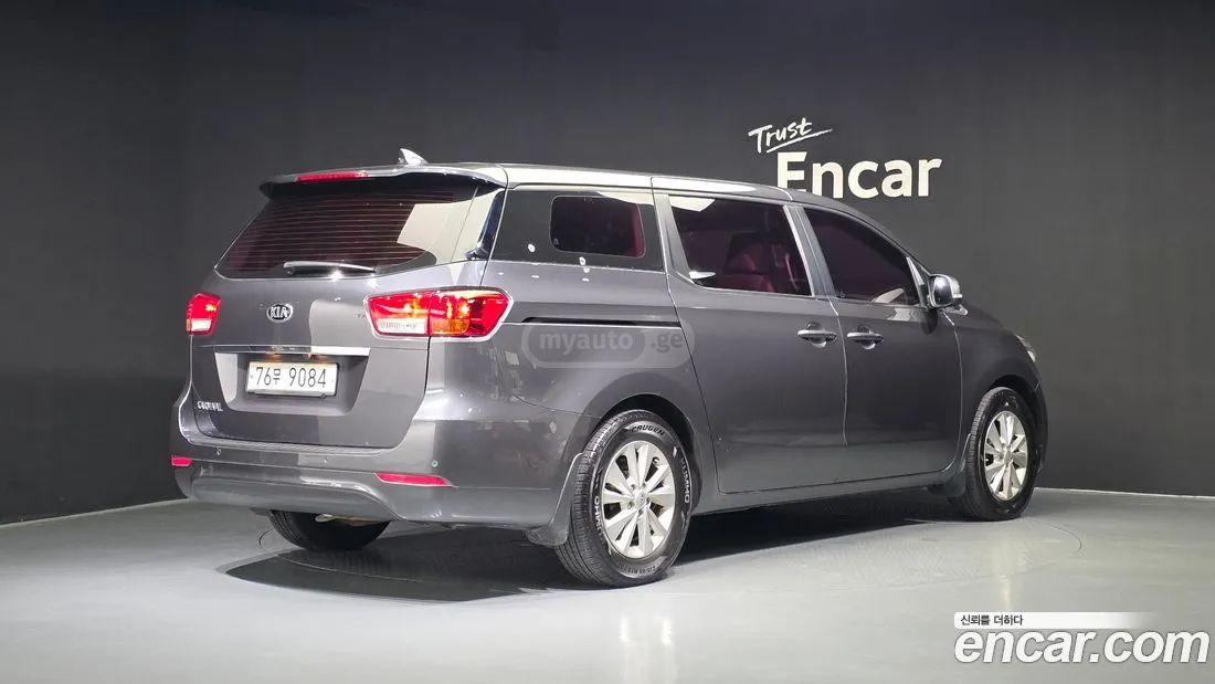 Kia Sedona 2016 — photo 2