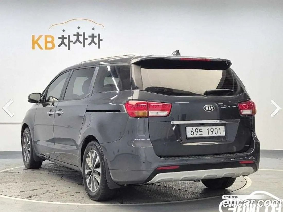 Kia Sedona 2015 — photo 2
