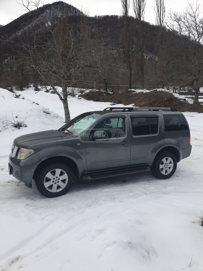 Nissan Pathfinder 2005 — photo 2