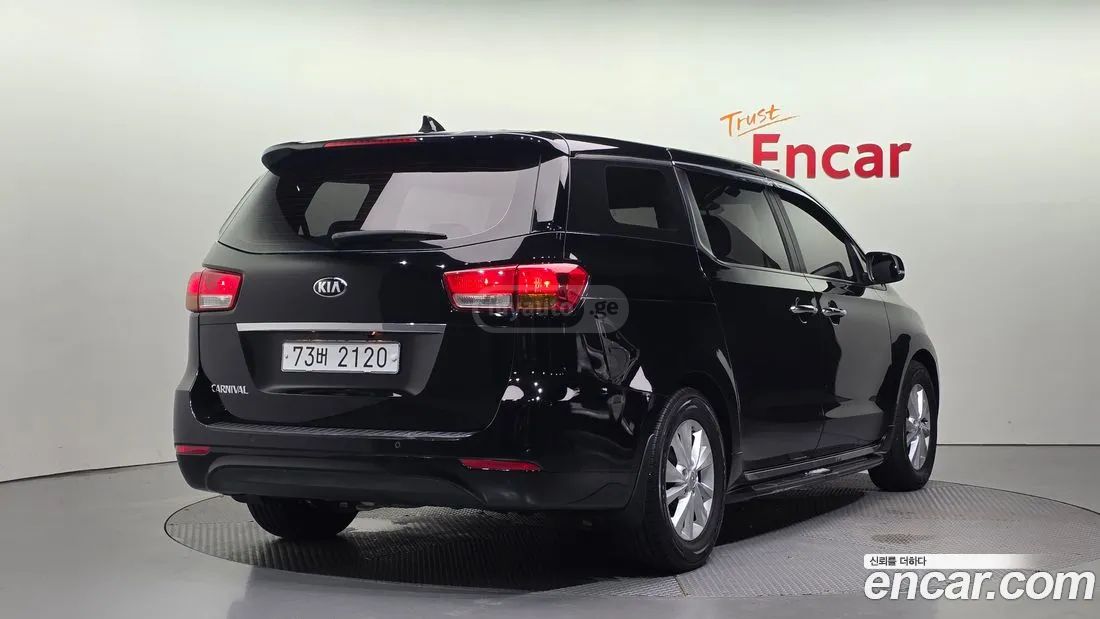 Kia Sedona 2015 — photo 2