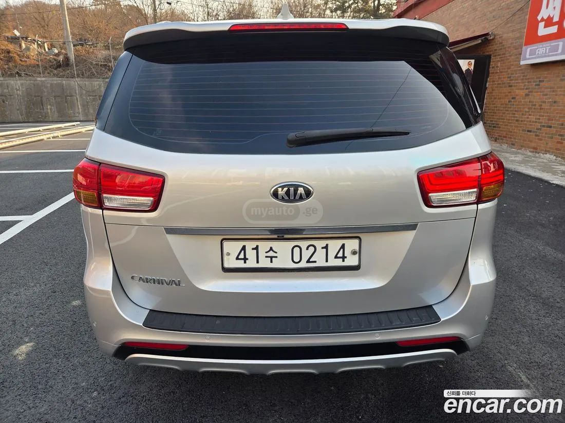 Kia Sedona 2017 — photo 2