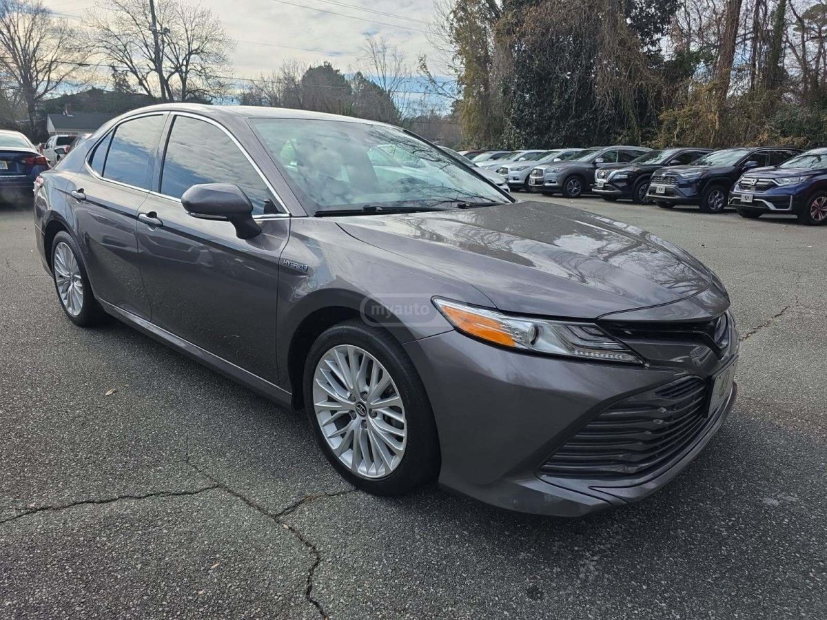 Toyota Camry 2020 — photo 2