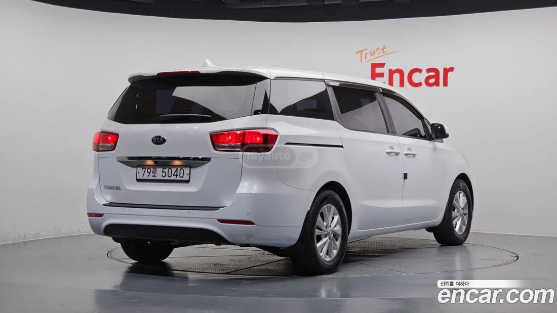 Kia Sedona 2015 — photo 2