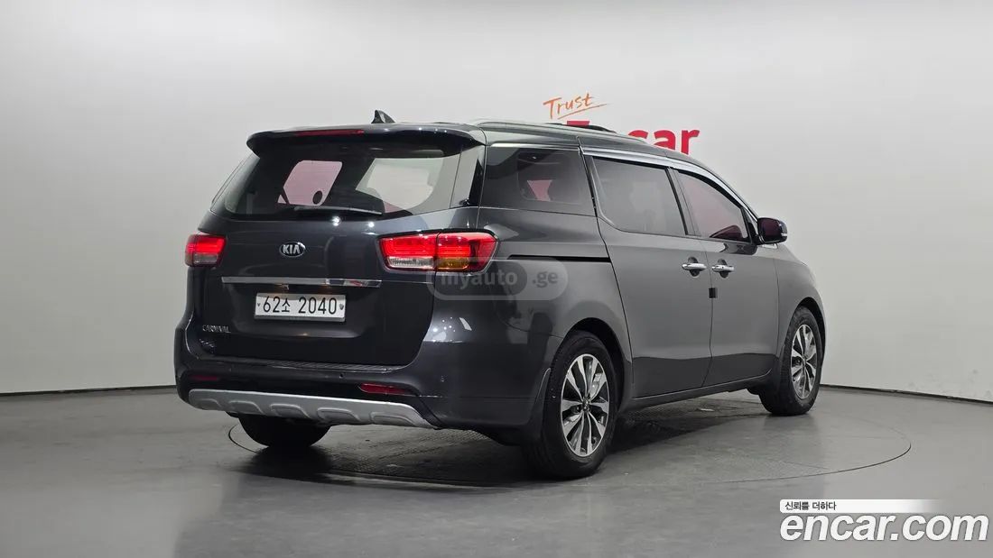 Kia Sedona 2015 — photo 2