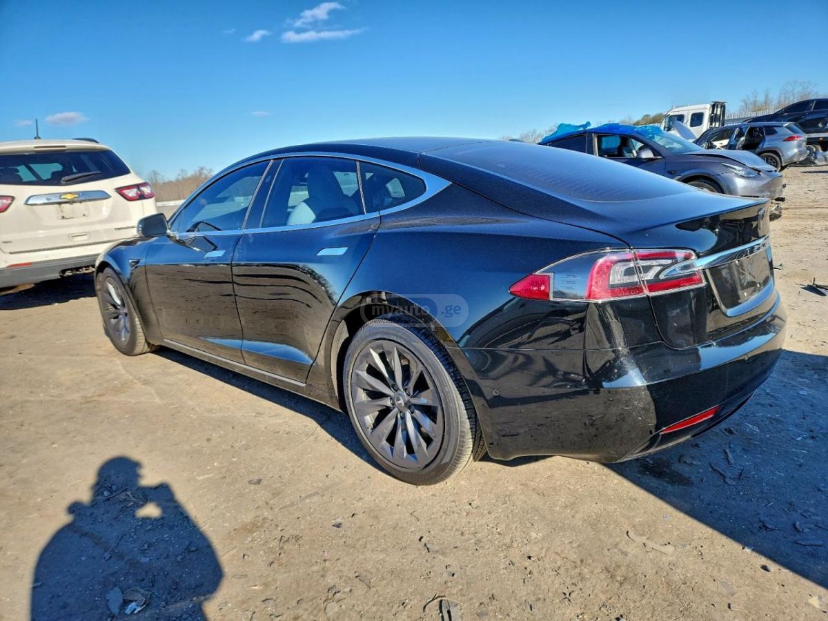 Tesla Model S 2020 — photo 2