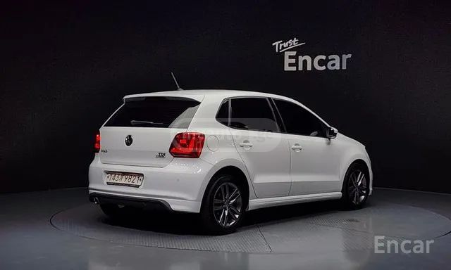 Volkswagen Polo 2015 — photo 2