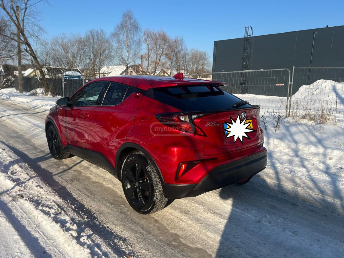 Toyota C-HR 2021 — photo 2