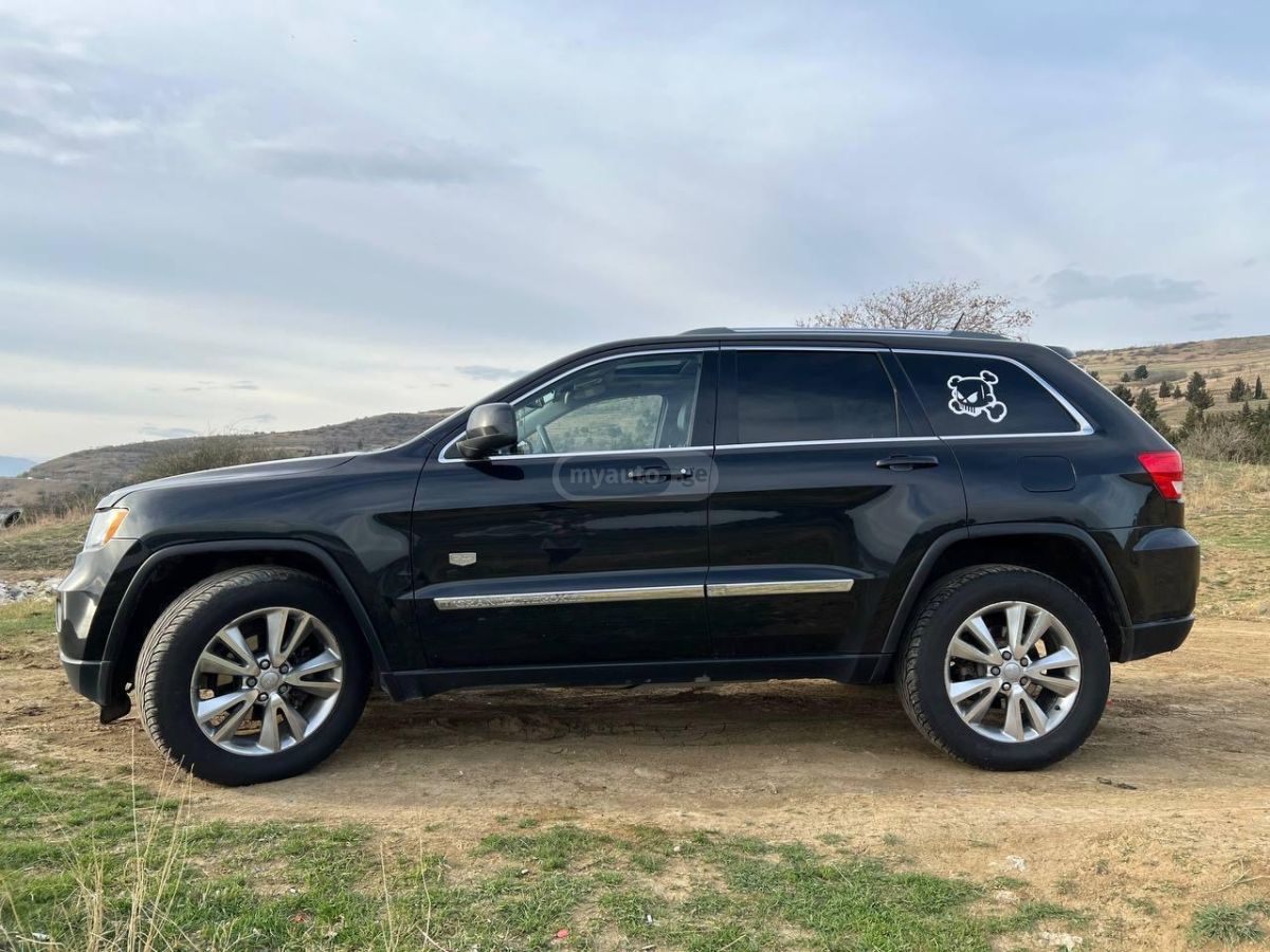 Jeep Grand Cherokee 2011 — photo 2