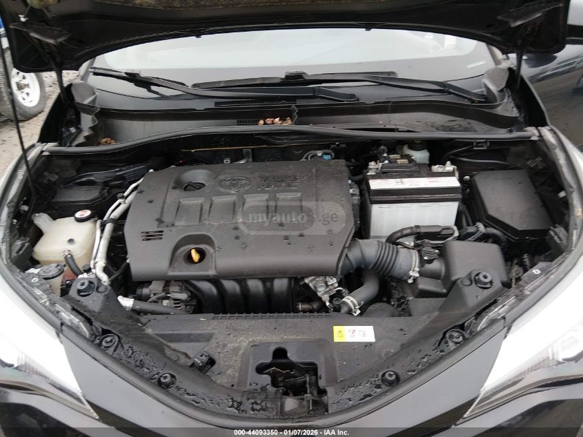 Toyota C-HR 2021 — photo 2