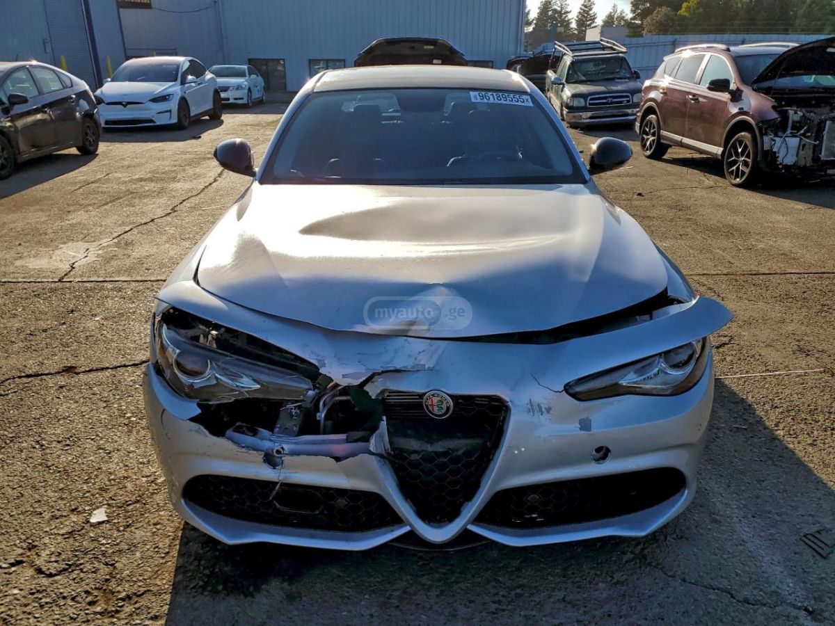 Alfa Romeo Giulia 2019 — photo 2