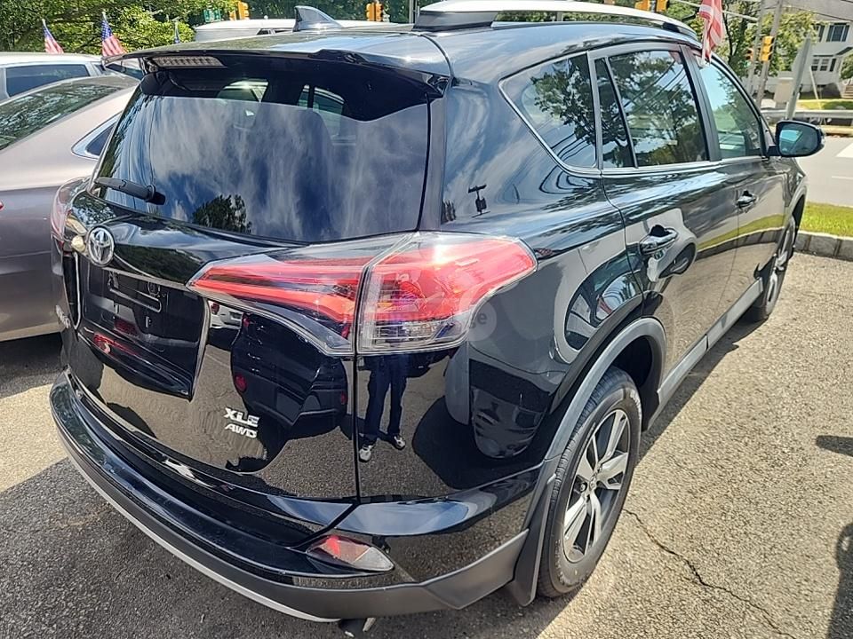 Toyota RAV4 2018 — photo 2