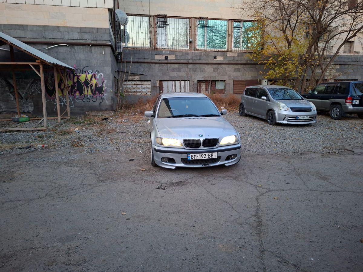 BMW 318 2004 — photo 2