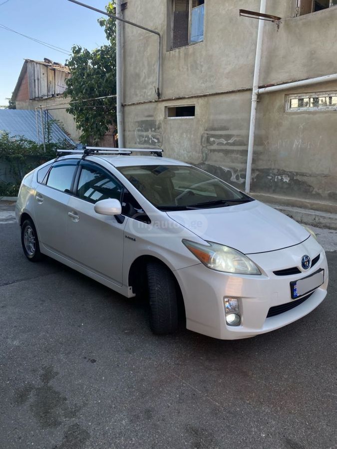 Toyota Prius 2010 — photo 2