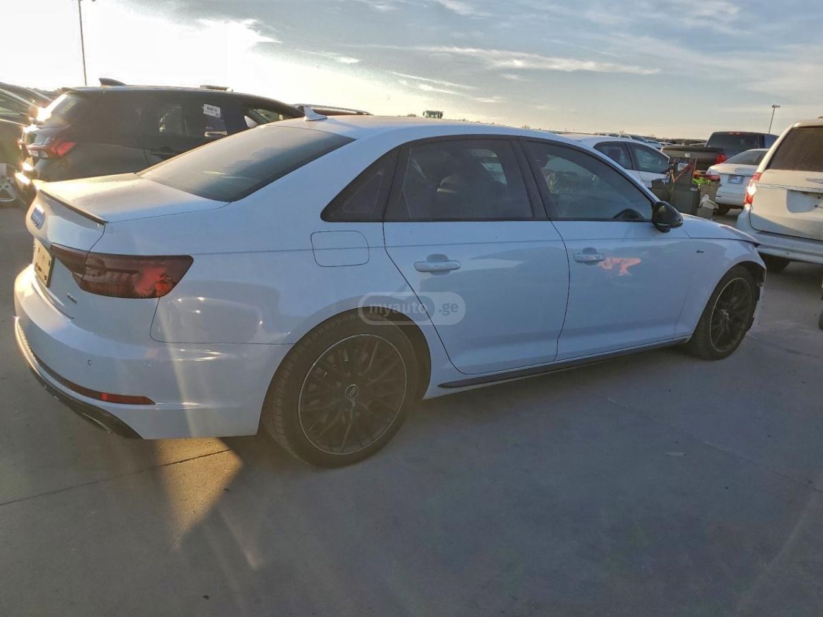 Audi A4 2019 — photo 2