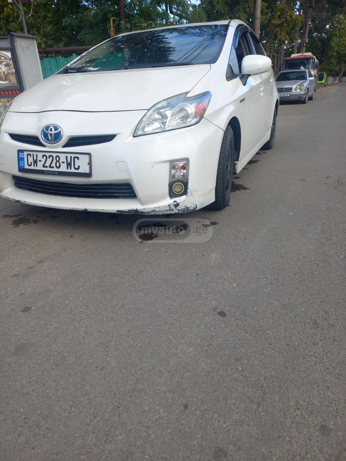 Toyota Prius 2010 — photo 2
