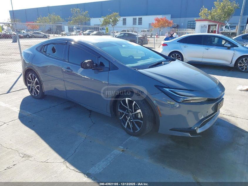 Toyota Prius 2024 — photo 2