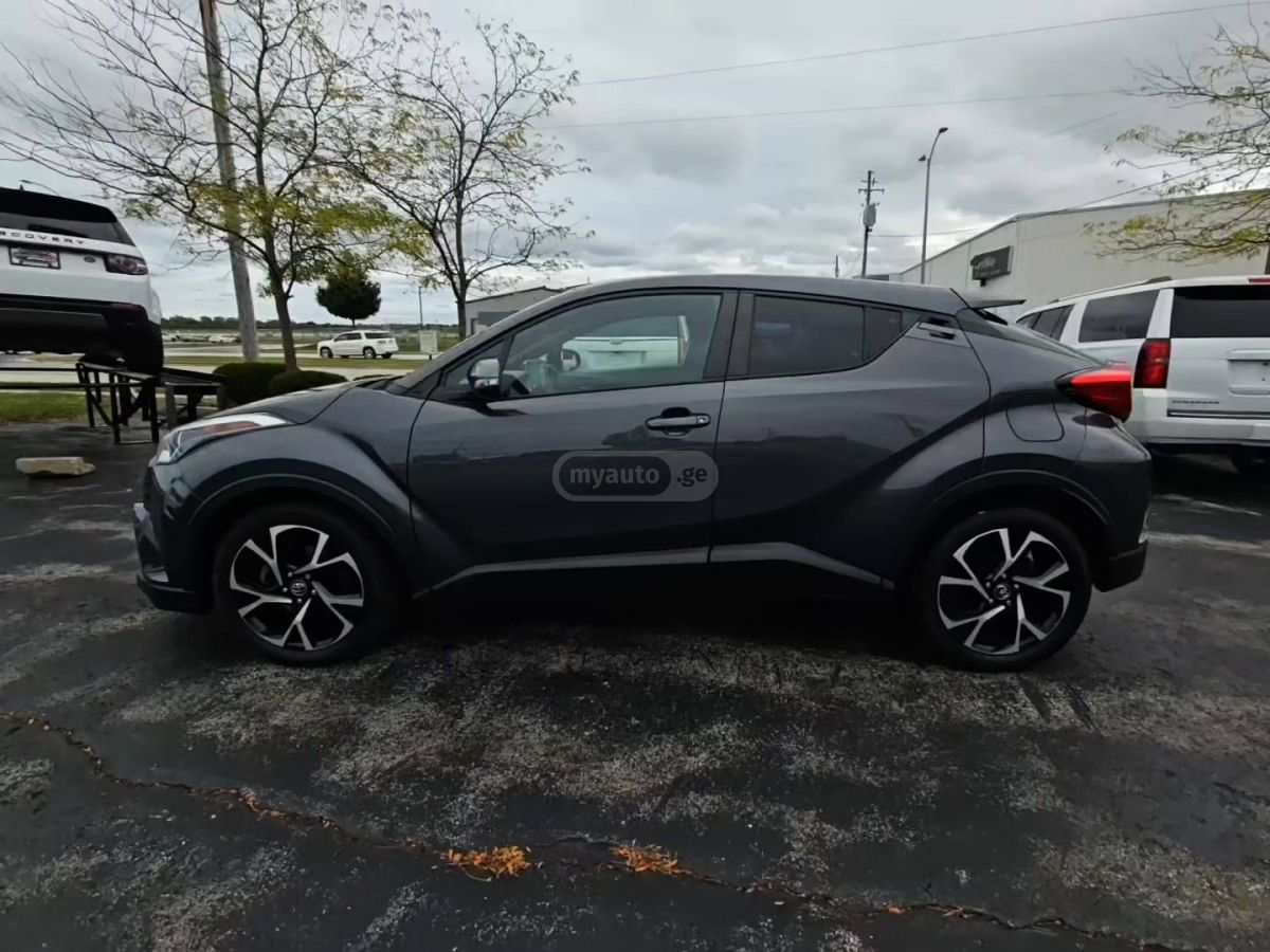 Toyota C-HR 2019 — photo 2