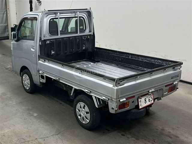 Isuzu Elf 2015 — photo 2