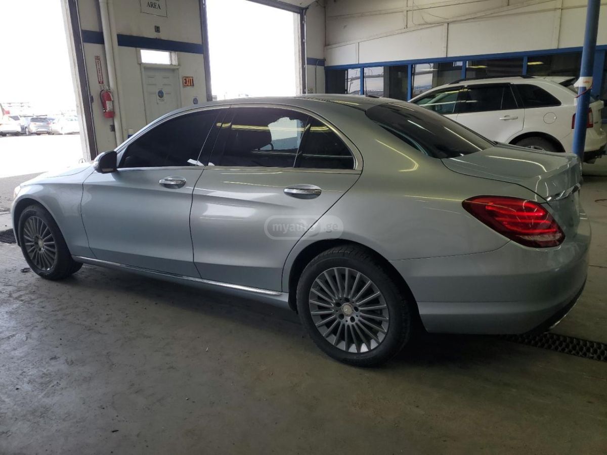 Mercedes-Benz C 300 2015 — photo 2