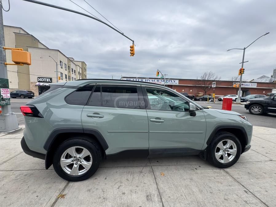 Toyota RAV4 2021 — photo 2